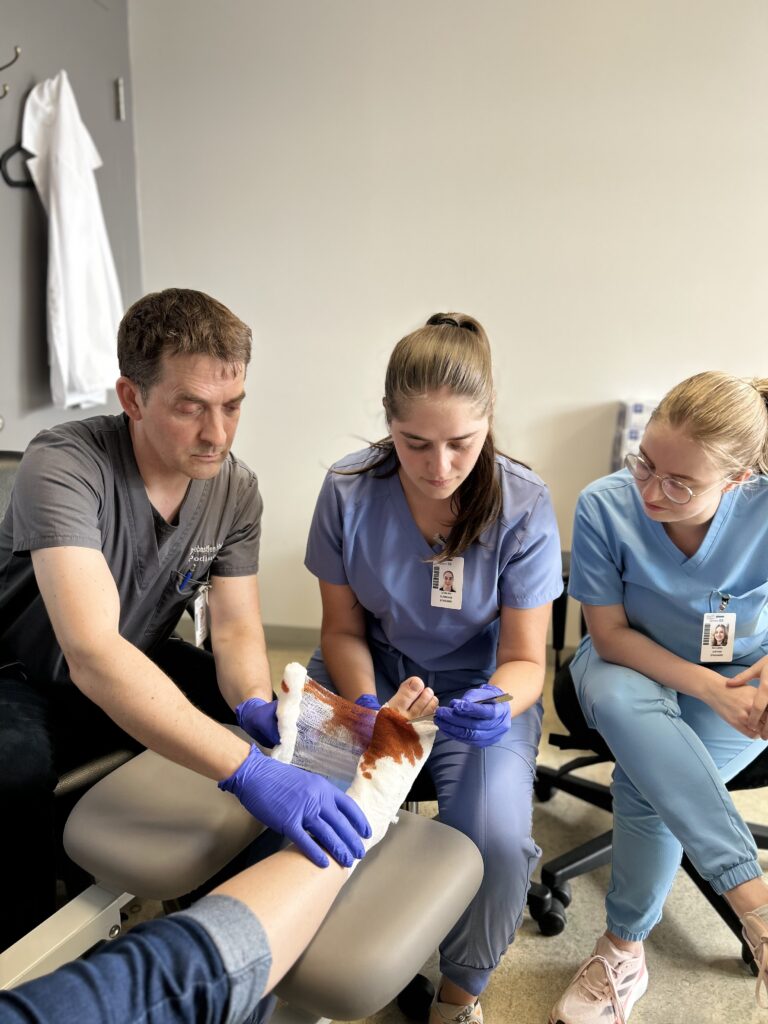 Des soins spécialisés pour mieux traiter les pieds diabétiques : une première au Québec Des soins spécialisés pour mieux traiter les pieds diabétiques : une première au Québec