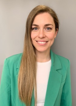 thumbnail_PhotoPromotionnelle_Valerie-Charbonneau-5x7in